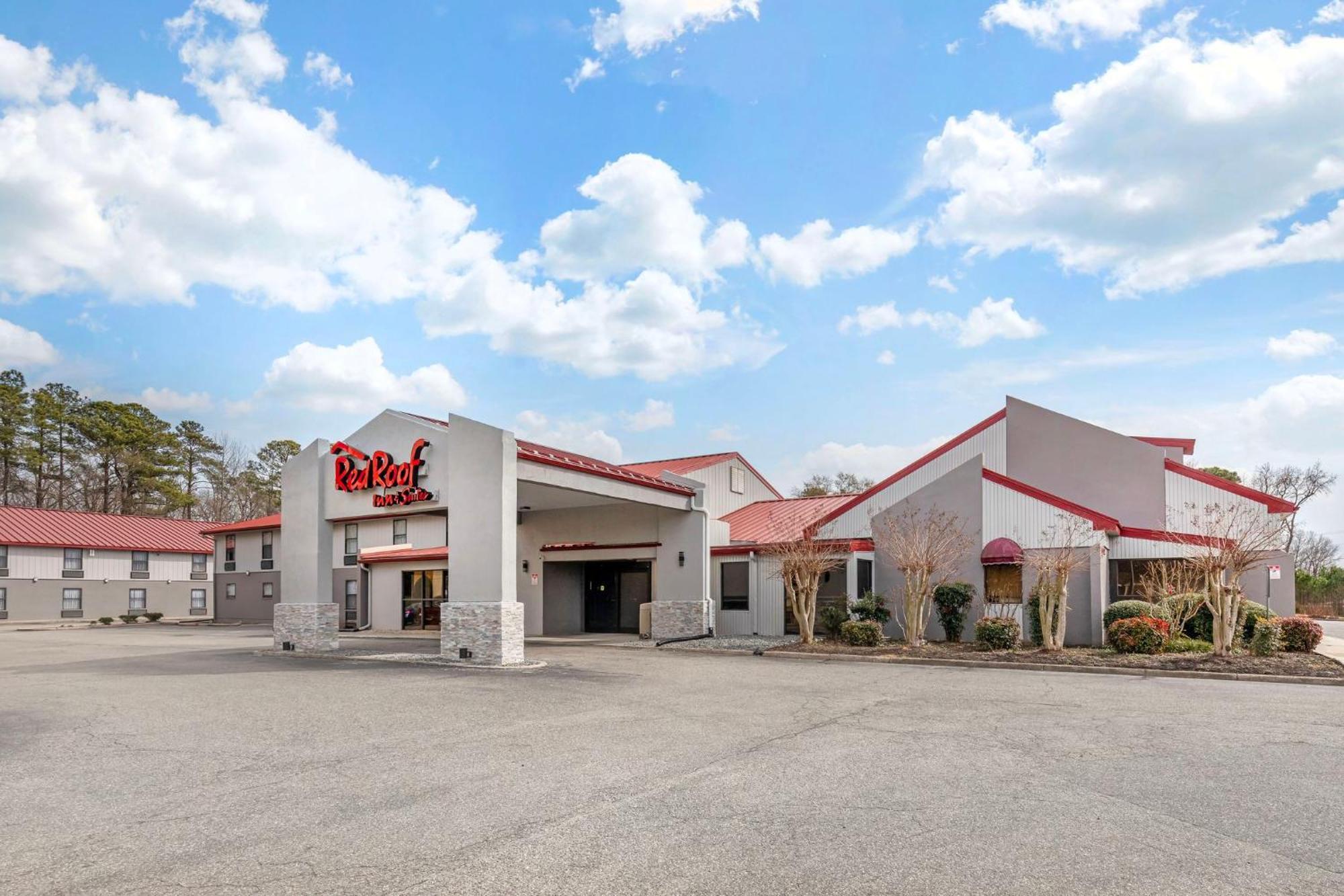 Red Roof Inn & Suites Newport News Exterior foto