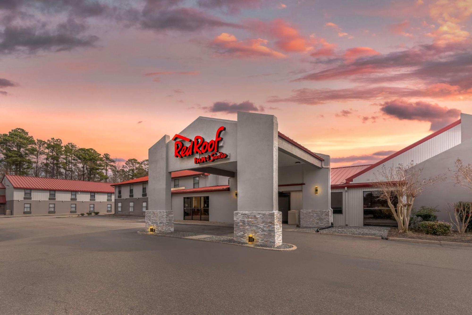 Red Roof Inn & Suites Newport News Exterior foto