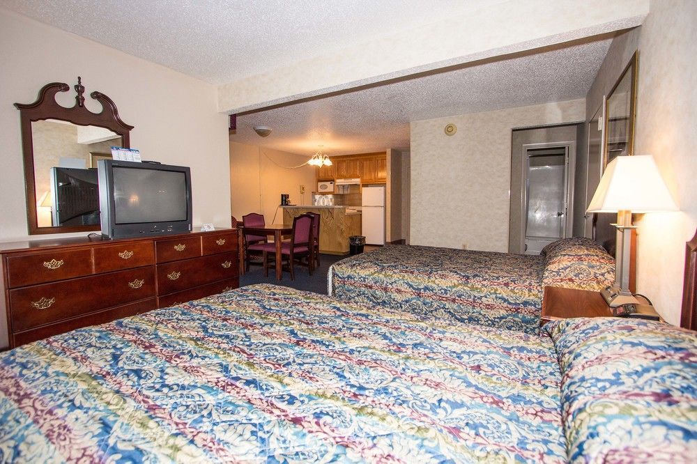 Red Roof Inn & Suites Newport News Exterior foto